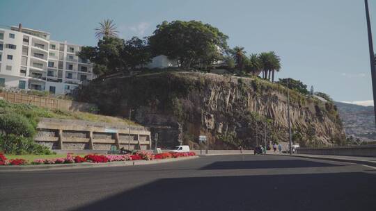 车在山路上行驶