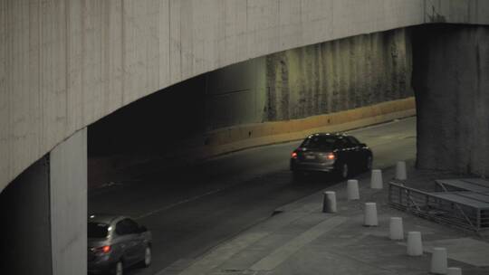 隧道里的汽车视频素材模板下载