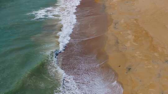 海南海岸线沙滩海浪航拍