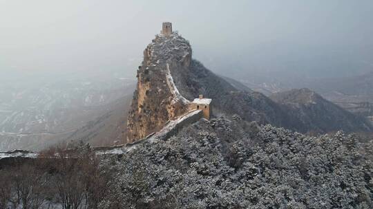 航拍雪后司马台长城