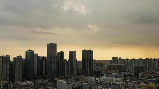 深圳宝安黄昏暴风雨前天空延时