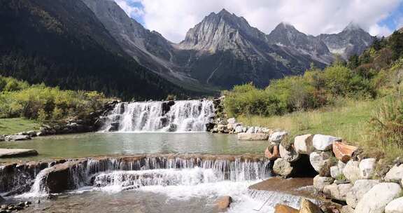 四川阿坝州毕棚沟盘羊湖瀑布慢镜头
