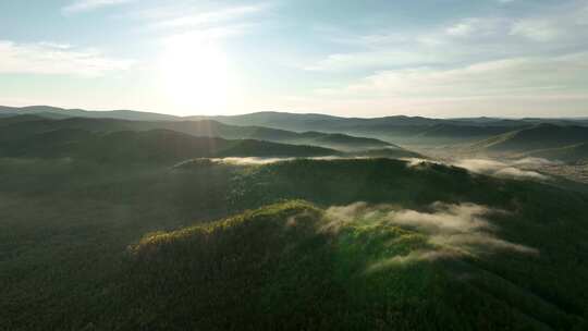 航拍秋季山川林海晨雾