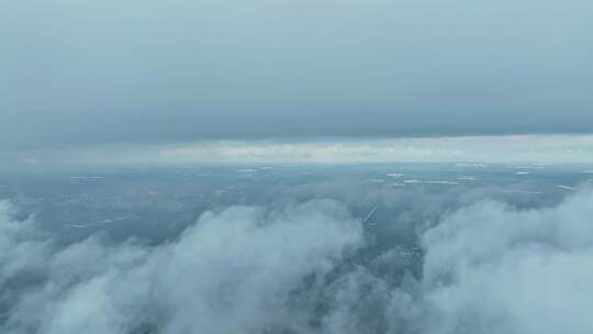 航拍飞机外云层