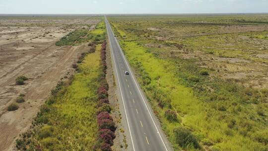 新疆库车荒野无人区公路汽车自驾游旅行