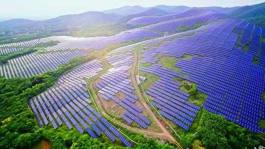新能源光伏板太阳能发电航拍