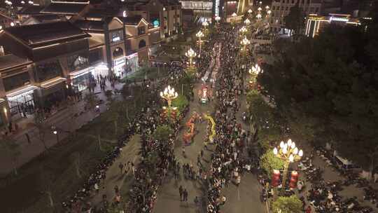 城市的夜晚 窦州里人山人海