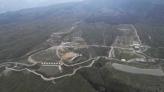 山区营地鸟瞰全景