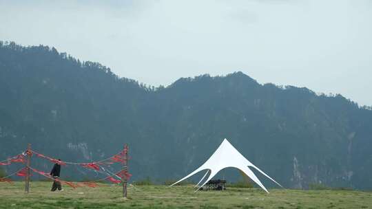 户外露营地帐篷房屋全景