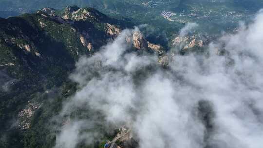 泰山之巅，云海奇观