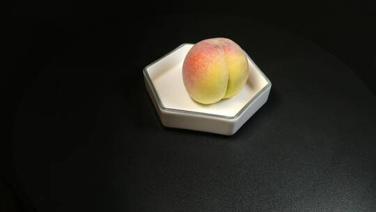 白花桃桃子水果
