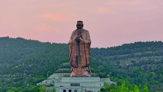 尼山孔子雕像