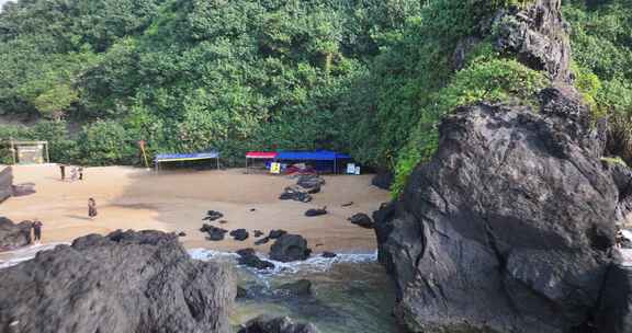 海南万宁山钦湾燕子洞航拍