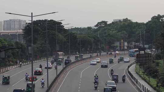 繁忙道路的鸟瞰图