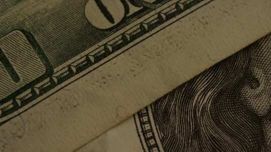 美国鹰盾背景上美国纸币的旋转镜头-MONEY 0424