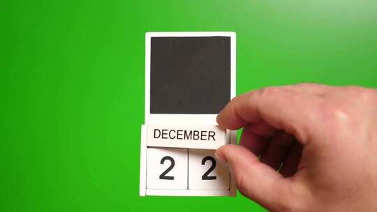 12.绿色背景上日期为12月22日的日历