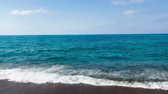 海岸边海洋海水清澈