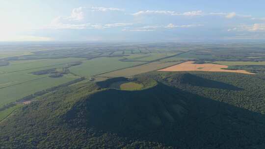 4k航拍五大连池格拉球山天池
