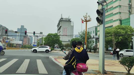 疫情城市街道行人马路