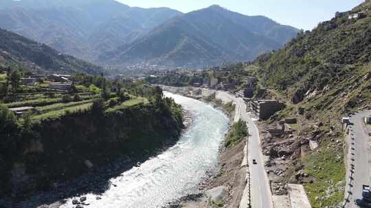 河谷沿河公路