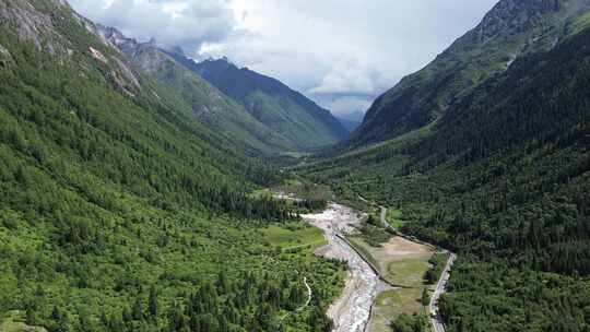 川西四姑娘山雪山峡谷森林航拍