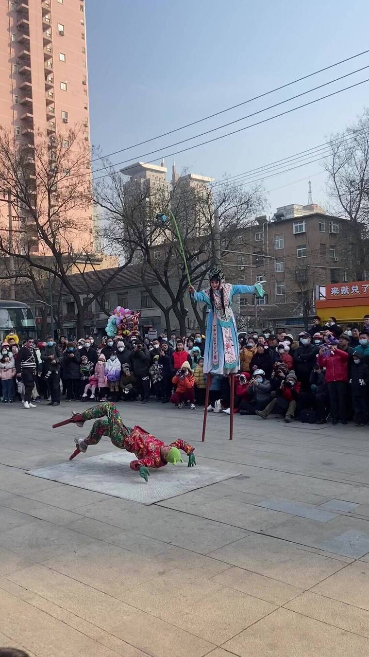 济南非物质文化遗产踩高跷民俗演艺闹元宵