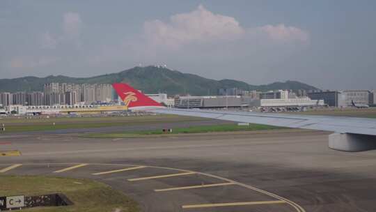 深圳宝安国际机场飞机滑行