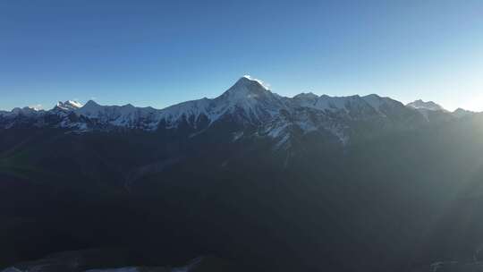 四川甘孜州子梅垭口云海贡嘎雪山高空航拍