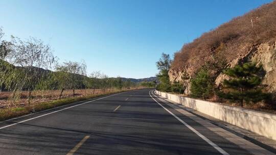 开车第一视角沿途风景 行驶在公路上视频素材模板下载