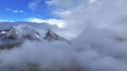 西藏云海雪山