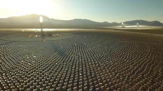 大型太阳能光伏板能源发电站视频素材模板下载