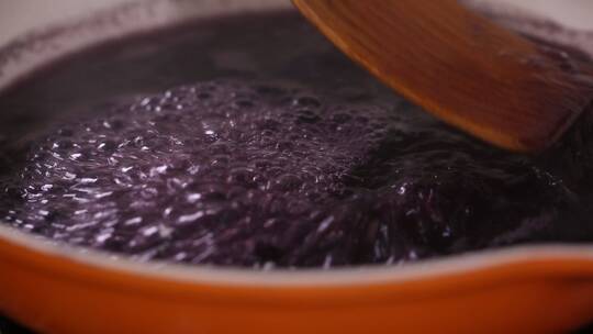 富含花青素的紫米粥