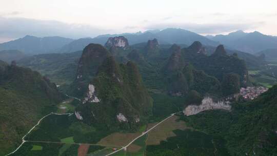 广西壮族自治区桂林平乐县月亮山景区航拍4k