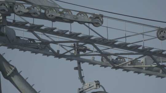 吉林省长春市庙香山滑雪场缆车特写慢镜头
