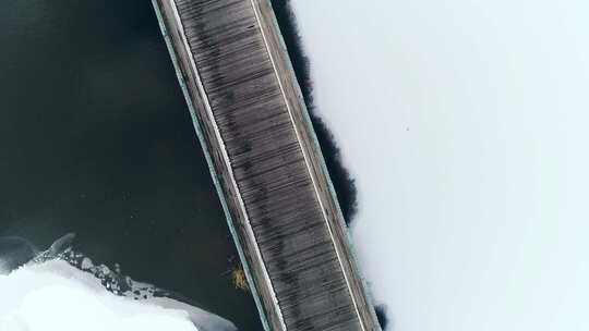 五大连池冬季雪地湖泊木桥航拍