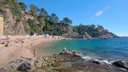 Lloret de Mar，海滩。西班牙地中海。布拉瓦海岸