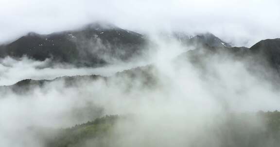 白马雪山山脉天空穿云下雨高原航拍云南森林