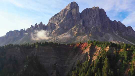 山脉，白云石，山峰，山谷