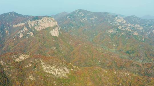 航拍秋季北京喇叭沟门景区的群山