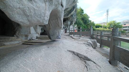 广西桂林自然风光风景伏波山试剑石