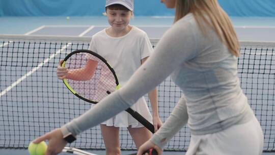 教小孩网球
