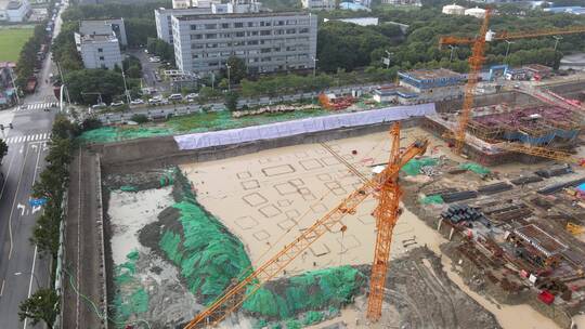 暴雨过后建筑工地积水无法开工4K航拍