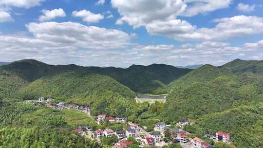 航拍山村   山坳小山村 小山村