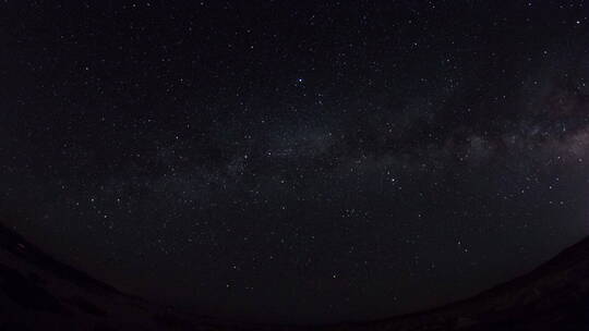 流星滑过夜空