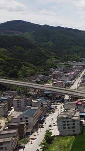 航拍湖南雪峰山下小镇