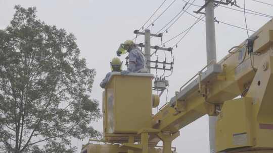 电力工程人员工作场景4K素材