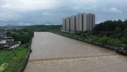 2024年6月下旬黄山市暴雨后洪水来袭