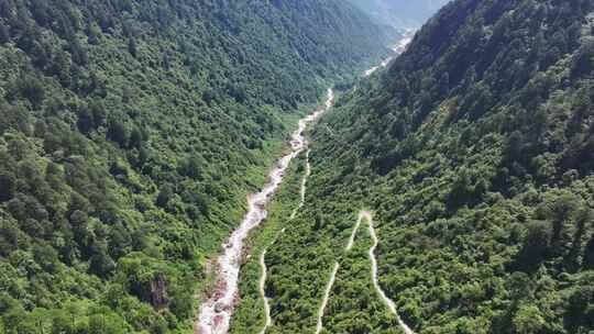 航拍四川甘孜贡嘎山区南门关沟森林河谷风光