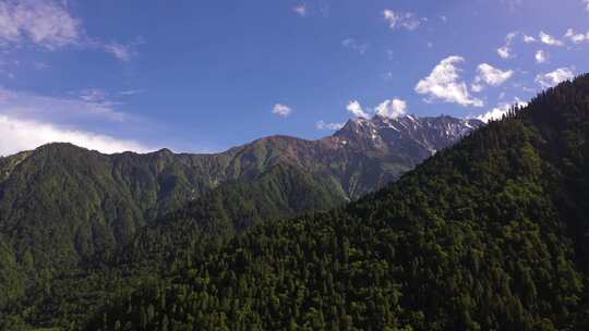 山林雪山自然风光全景