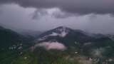 山间云雾缭绕的雨天景象高清在线视频素材下载